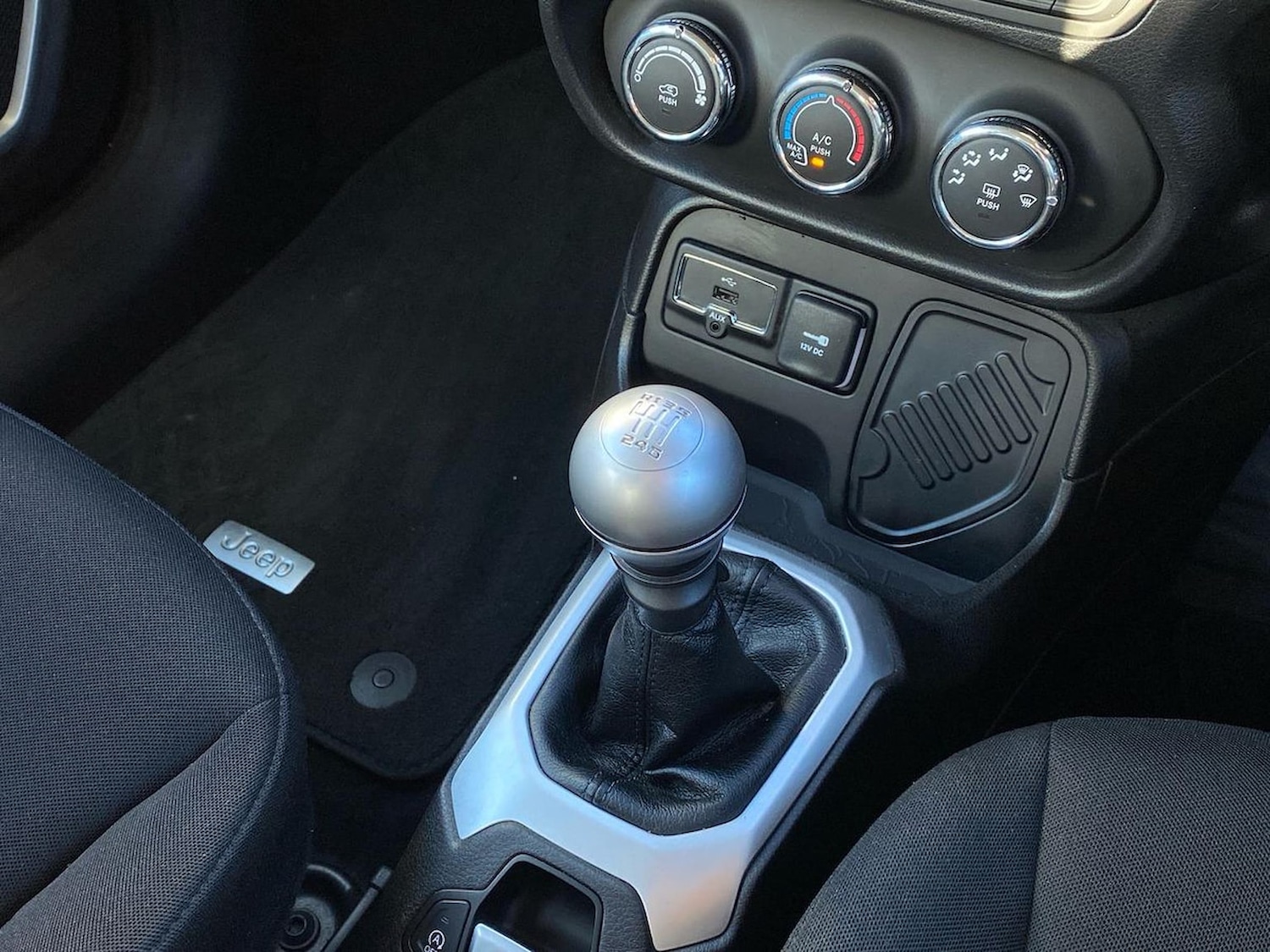 Used Jeep Renegade 2015 for sale - 76791855: Photo 9