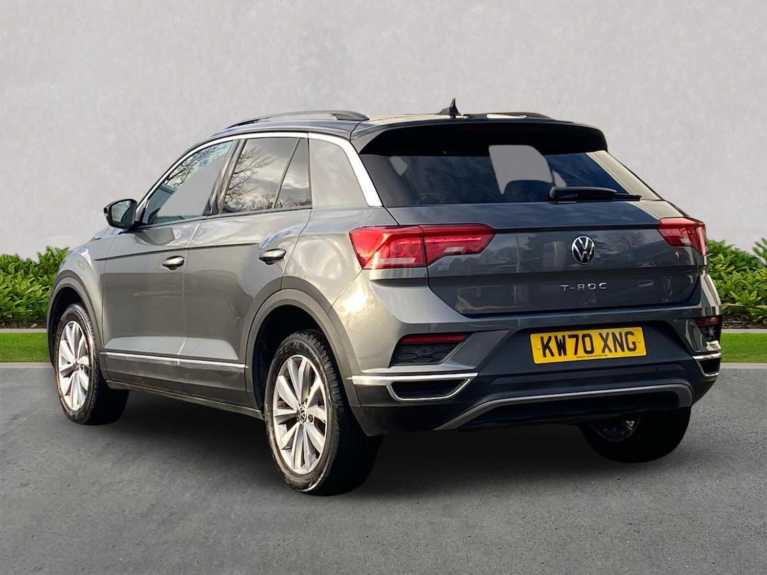 Used Volkswagen T-Roc 2021 for sale - 76846102: Photo 2