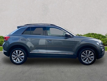 Used Volkswagen T-Roc 2021 for sale - 76846102: Photo