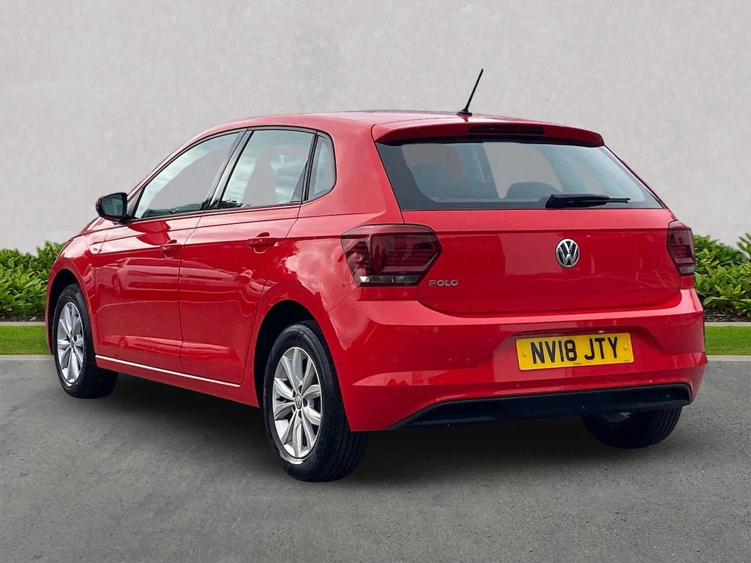 Used Volkswagen Polo 2018 for sale - 76588600: Photo 2