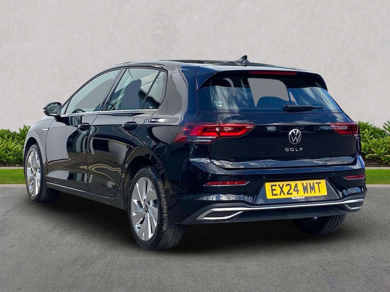 Used Volkswagen Golf 2024 for sale - 76047745: Photo 2