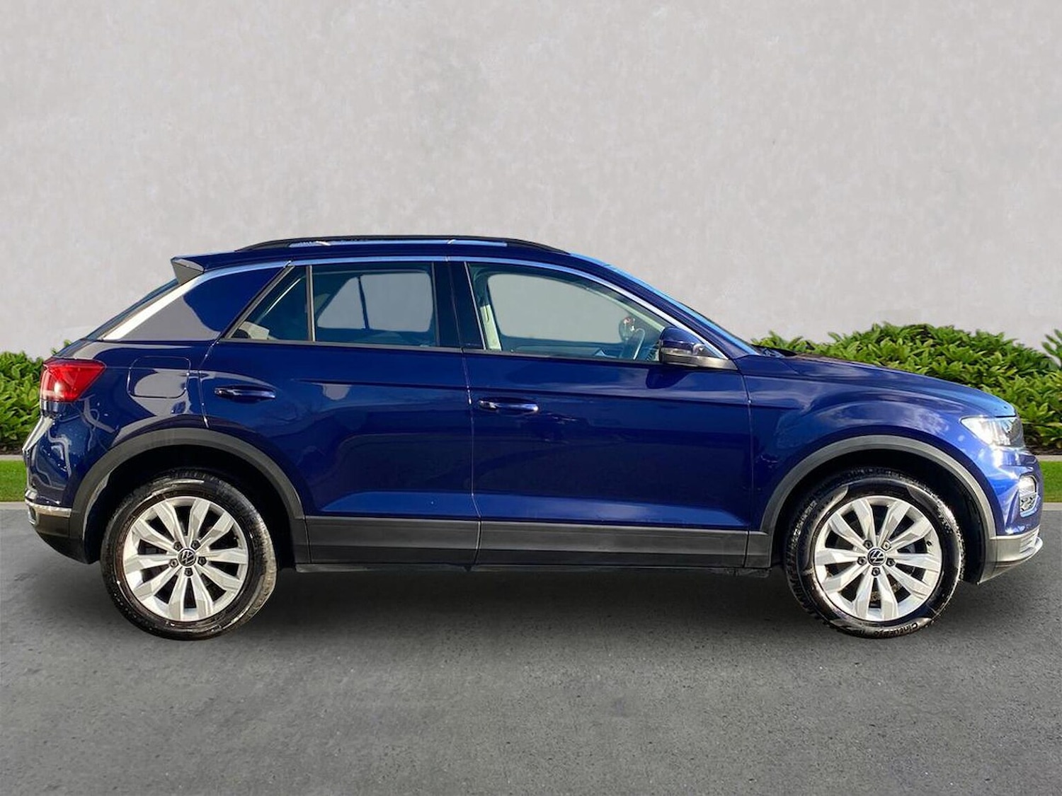 Used Volkswagen T-Roc 2021 for sale - 76932290: Photo 2