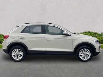 Used Volkswagen T-Roc 2023 for sale - 78788613: Photo