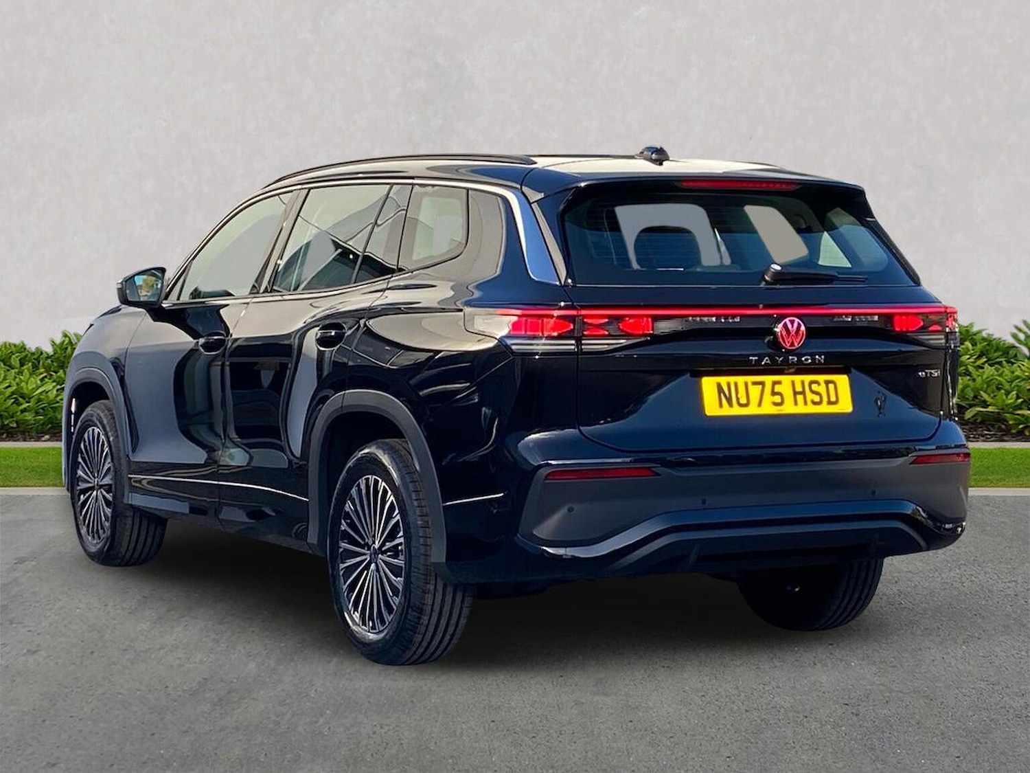 Used Volkswagen Touran 2025 for sale - 76445980: Photo 2