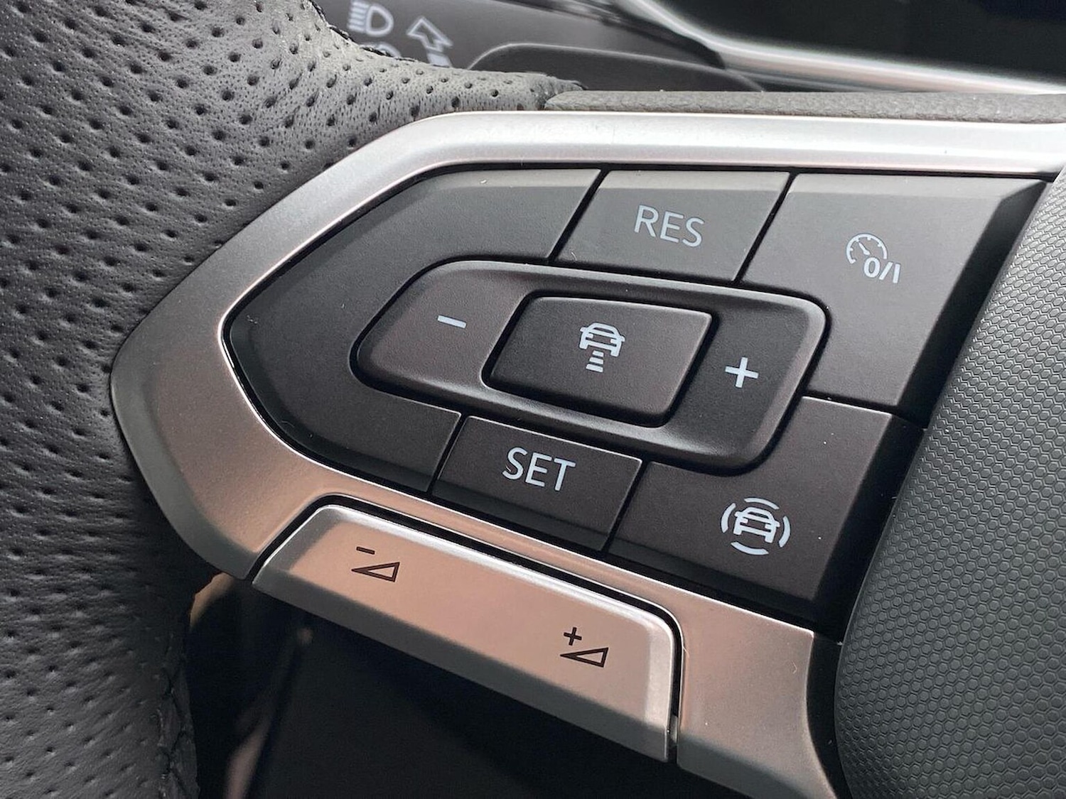 Used Volkswagen T-Roc 2025 for sale - 76464681: Photo 27