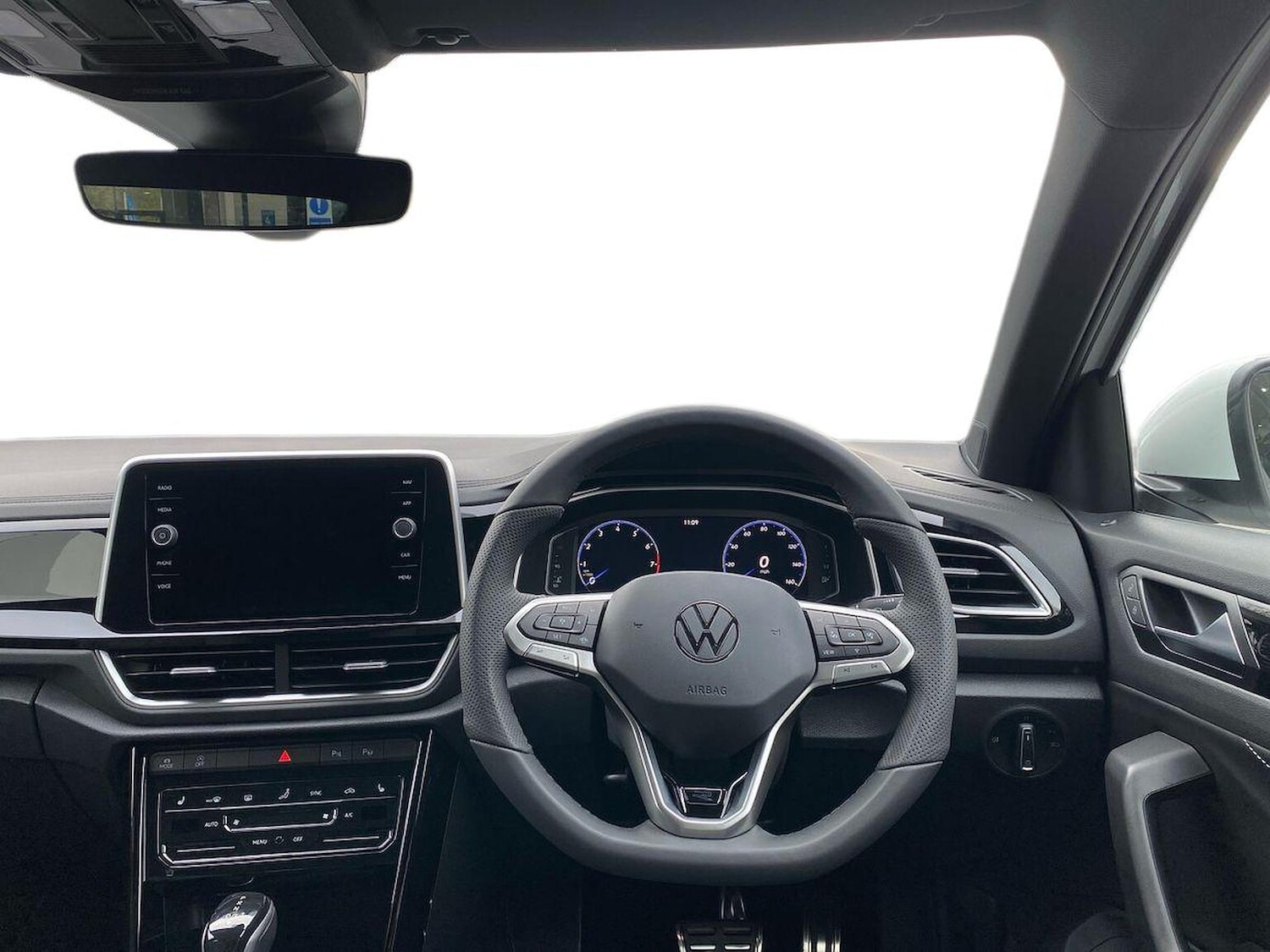 Used Volkswagen T-Roc 2025 for sale - 76464681: Photo 9