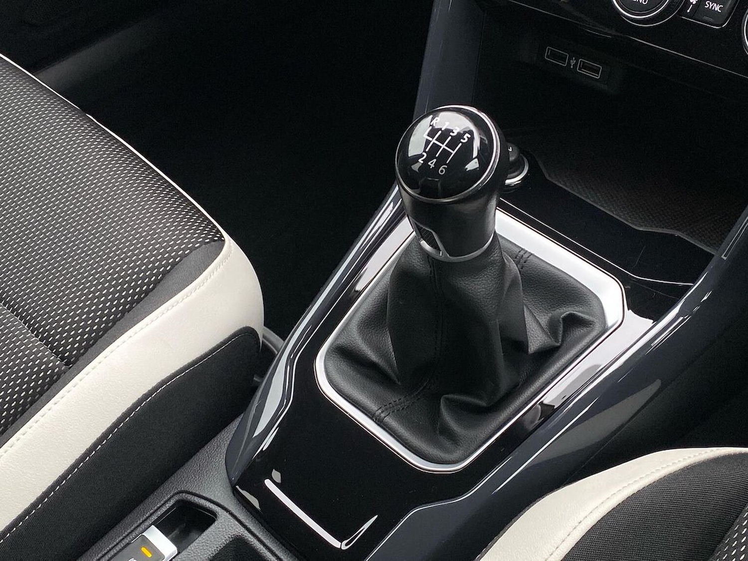 Used Volkswagen T-Roc 2018 for sale - 76763391: Photo 11