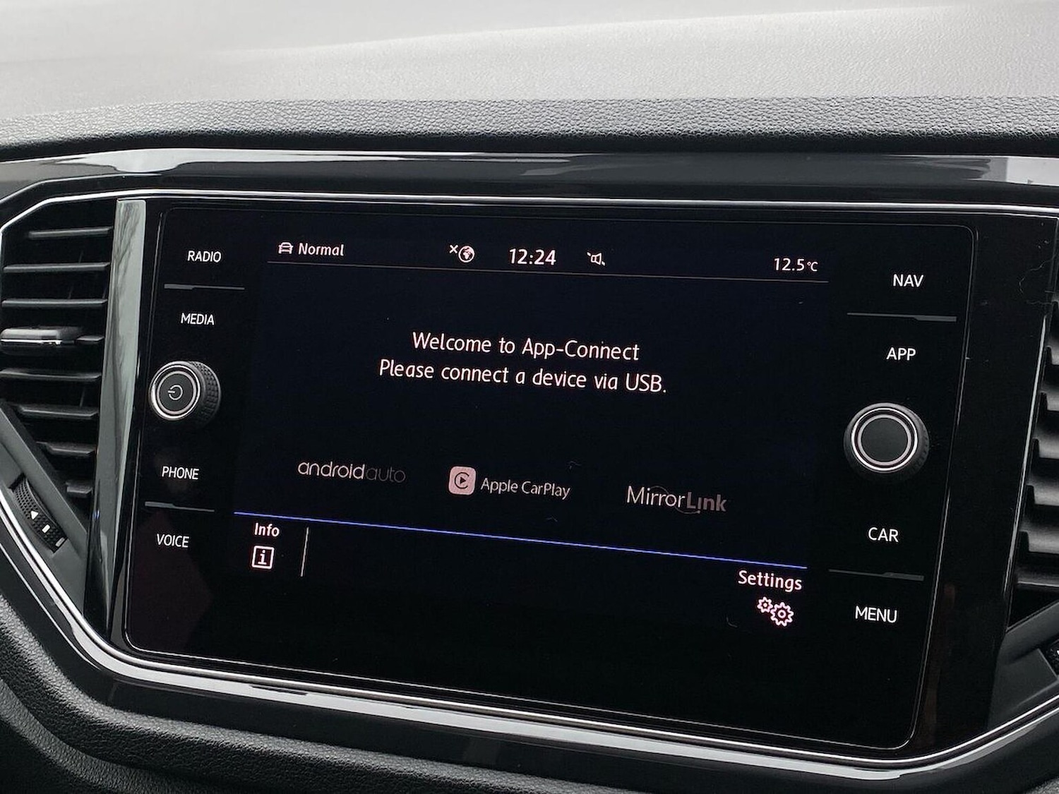 Used Volkswagen T-Roc 2018 for sale - 76763391: Photo 19