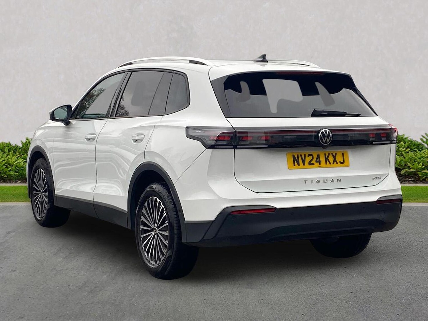 Used Volkswagen Tiguan 2024 for sale - 76736695: Photo 2