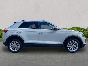 Used Volkswagen T-Roc 2024 for sale - 78614940: Photo