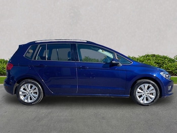 Used Volkswagen Golf SV 2017 for sale - 79371869: Photo