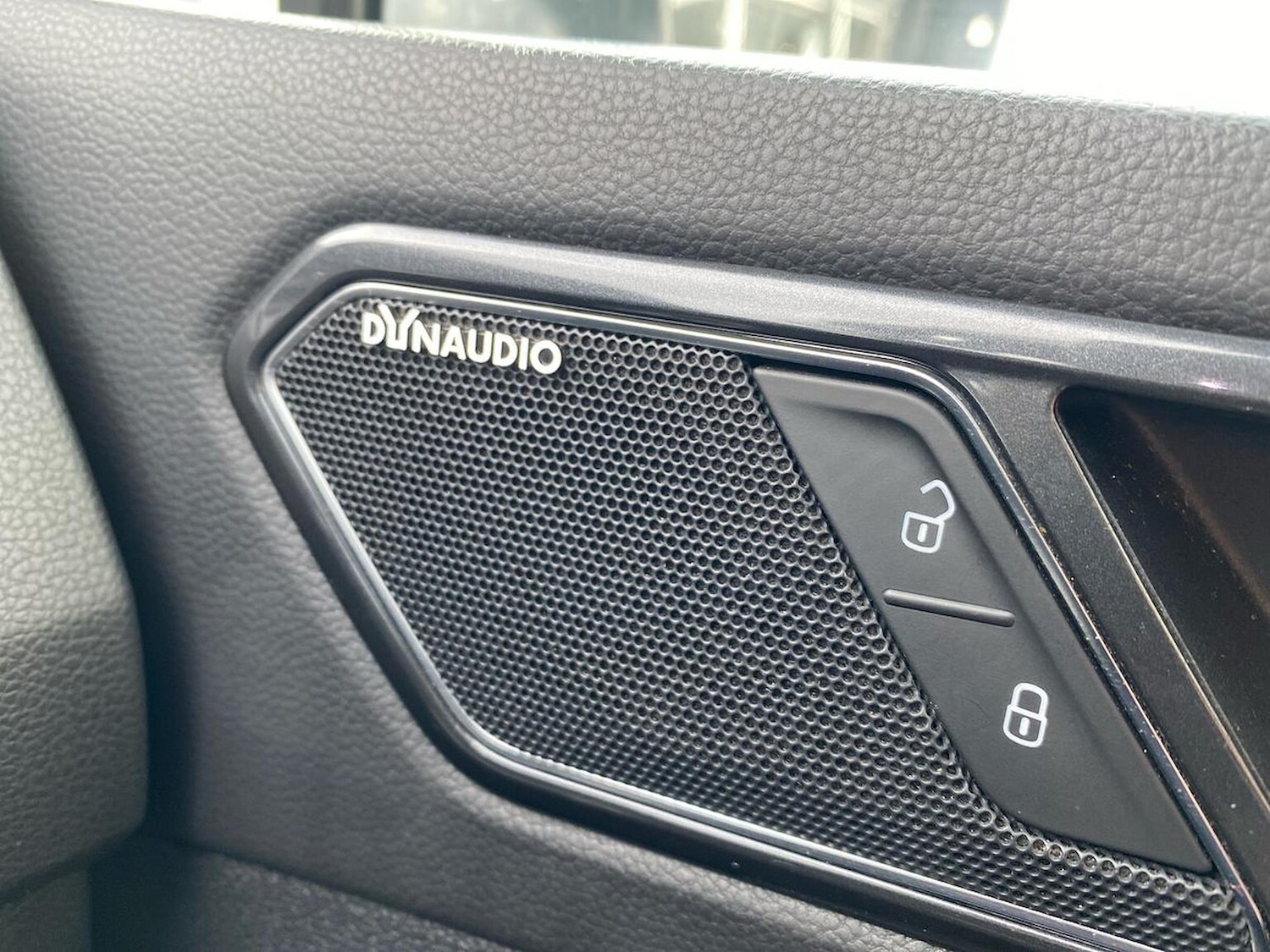 Used Volkswagen Tiguan 2017 for sale - 76357991: Photo 17