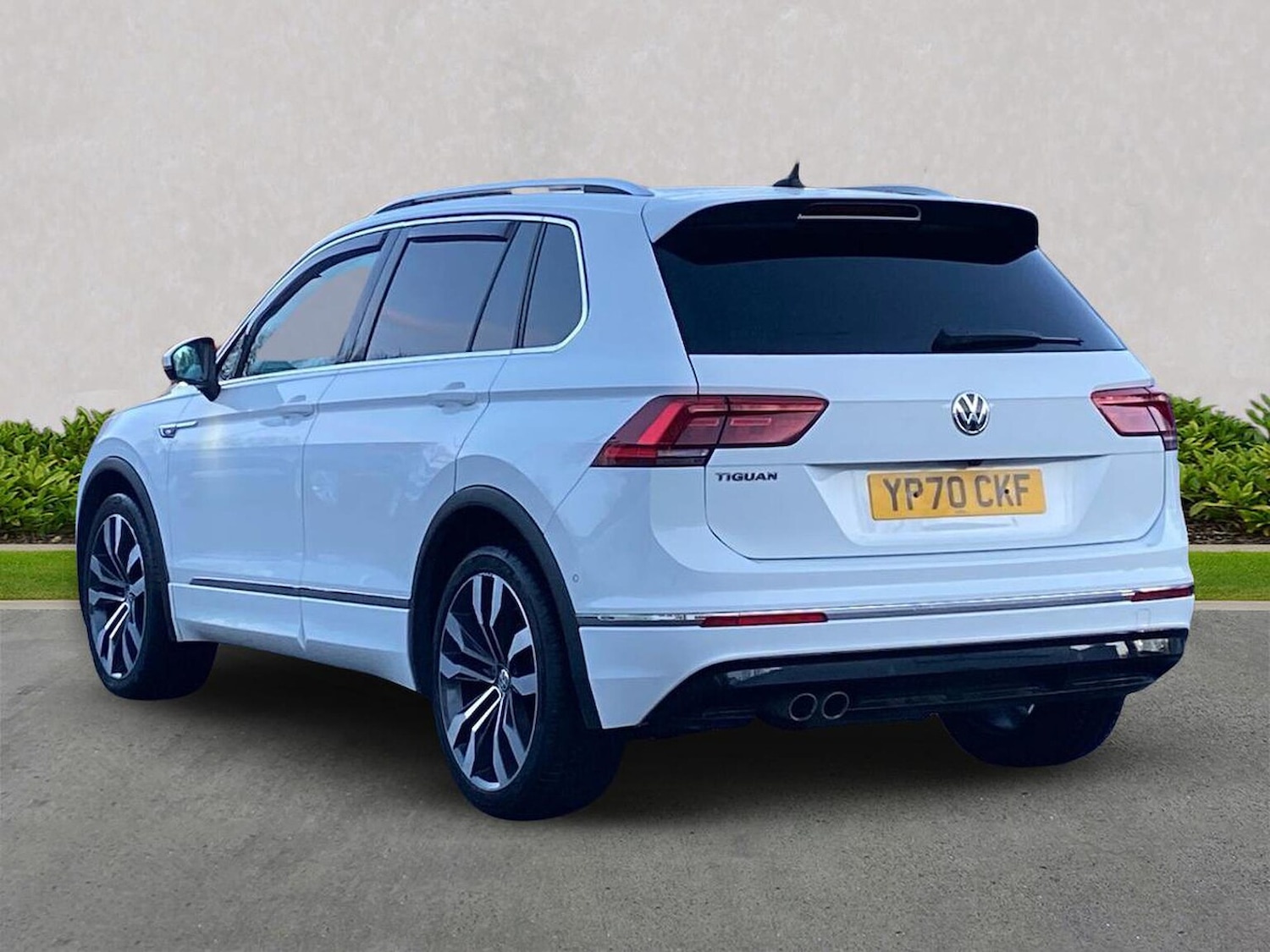 Used Volkswagen Tiguan 2020 for sale - 76897117: Photo 2