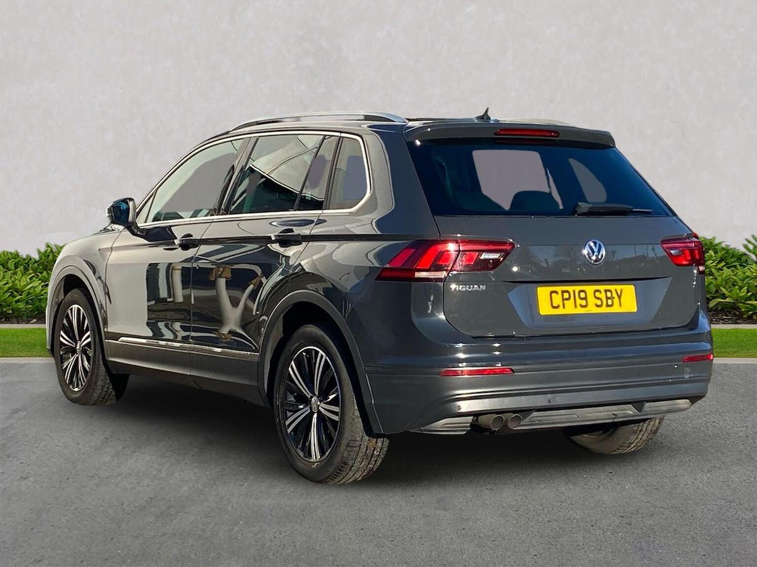 Used Volkswagen Tiguan 2019 for sale - 76757424: Photo 2