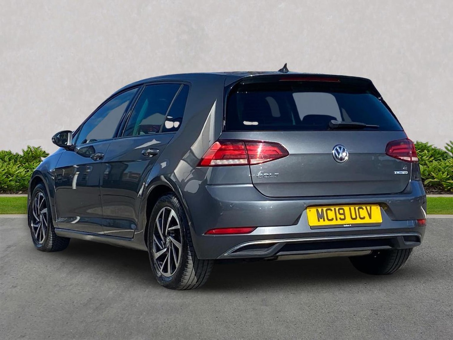 Used Volkswagen Golf 2019 for sale - 78195515: Photo 2