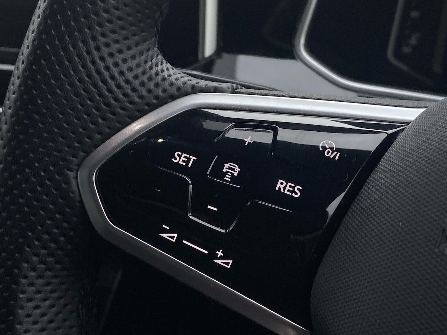 Used Volkswagen T-Roc 2023 for sale - 76490583: Photo 21