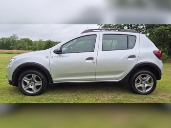 Used Dacia Sandero Stepway 2017 for sale - 75651852: Photo