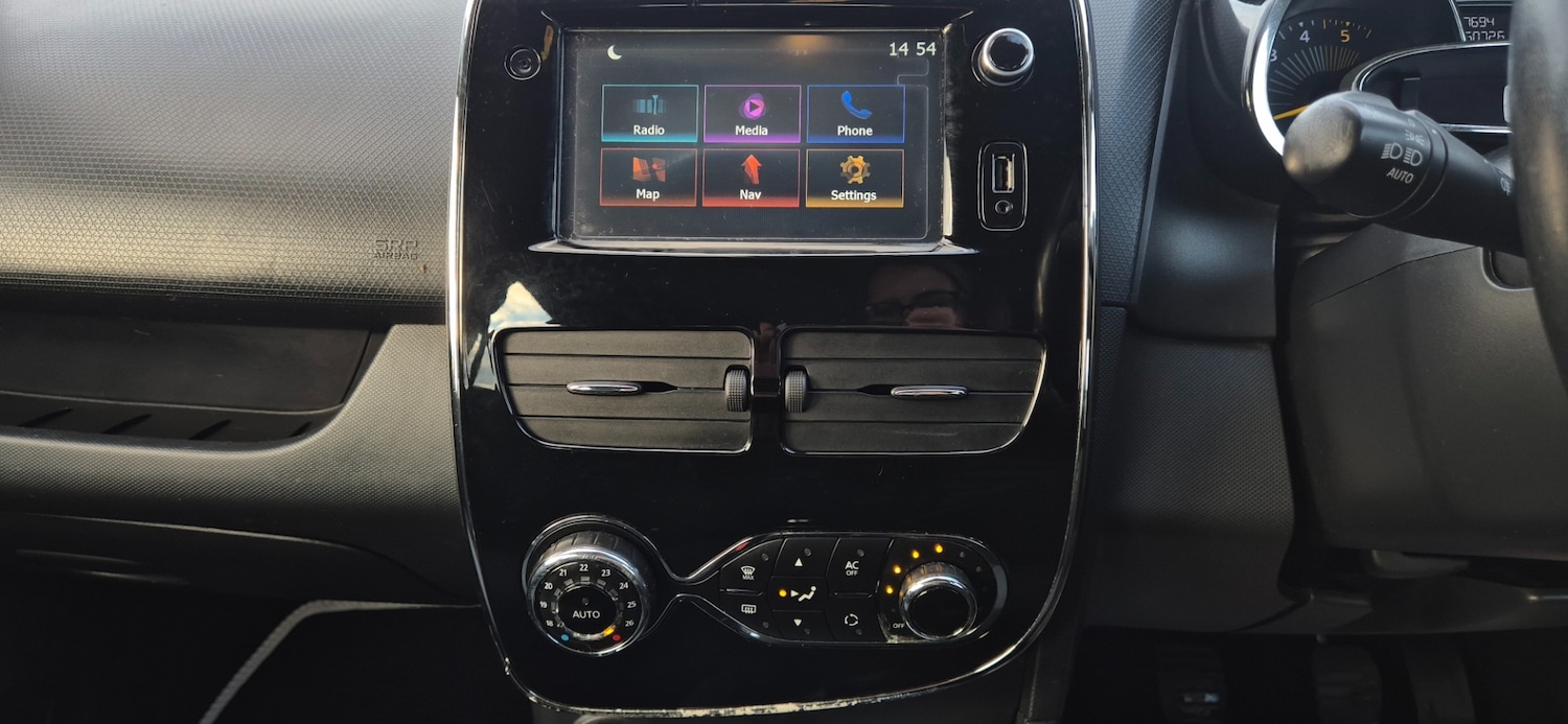 Used Renault Clio 2014 for sale - 76511144: Photo 17