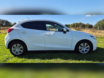 Used Mazda Mazda2 2015 for sale - 76218719: Photo 2