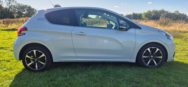 Used Peugeot 208 2015 for sale - 76218758: Photo 2