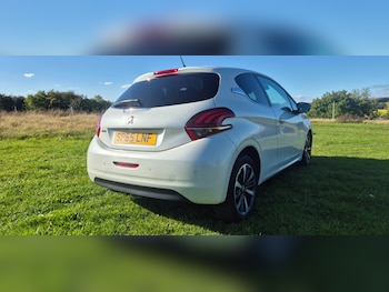 Used Peugeot 208 2015 for sale - 76218758: Photo 3