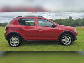 Used Dacia Sandero Stepway 2016 for sale - 76218727: Photo 2