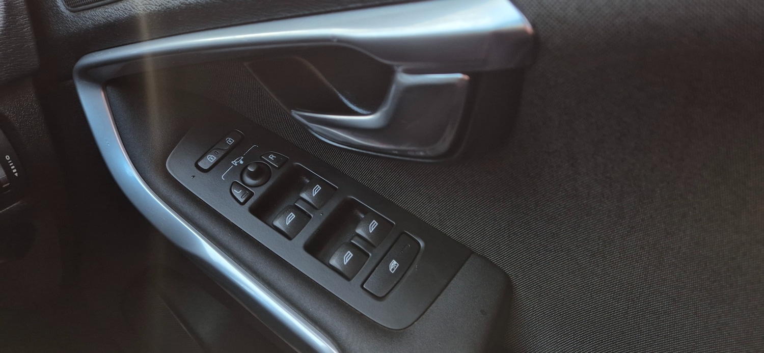 Used Volvo V40 2013 for sale - 77002056: Photo 19