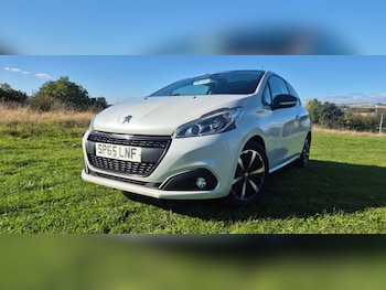 Used Peugeot 208 2015 for sale - 76037551: Photo