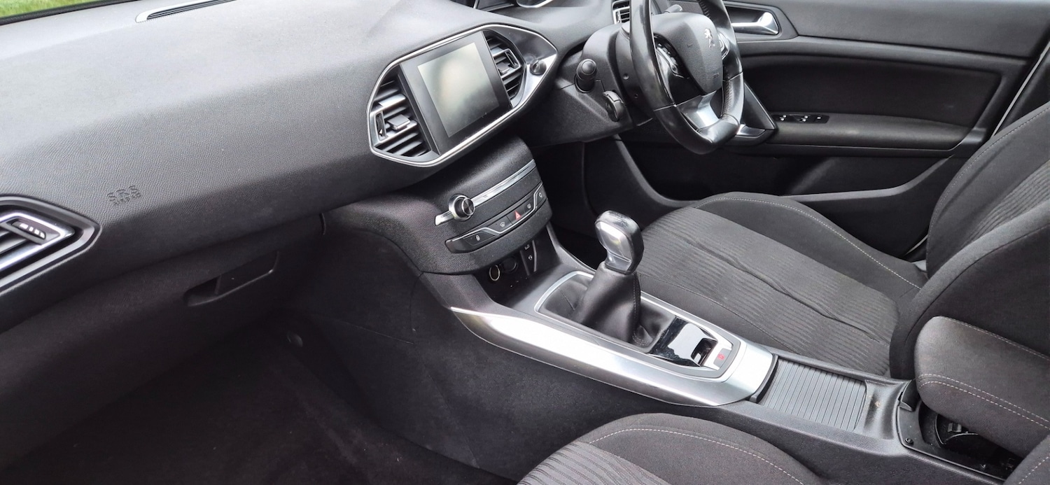 Used Peugeot 308 2014 for sale - 77991988: Photo 11