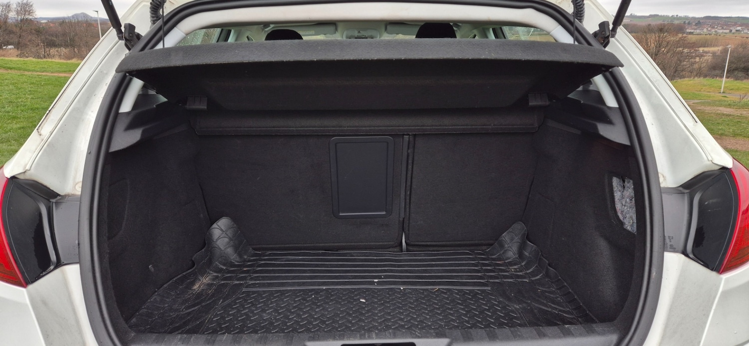 Used Peugeot 308 2014 for sale - 77991988: Photo 8