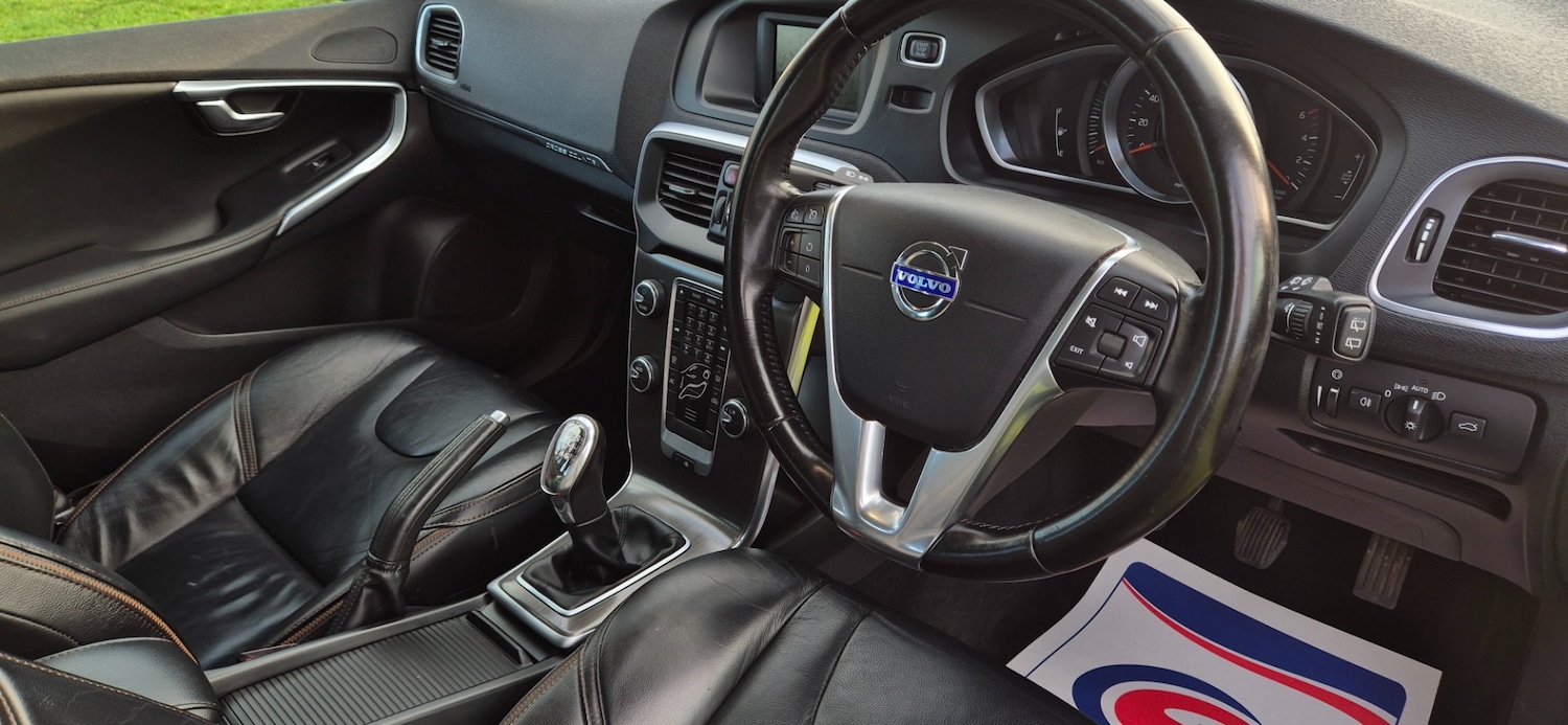 Used Volvo V40 2013 for sale - 76508602: Photo 11