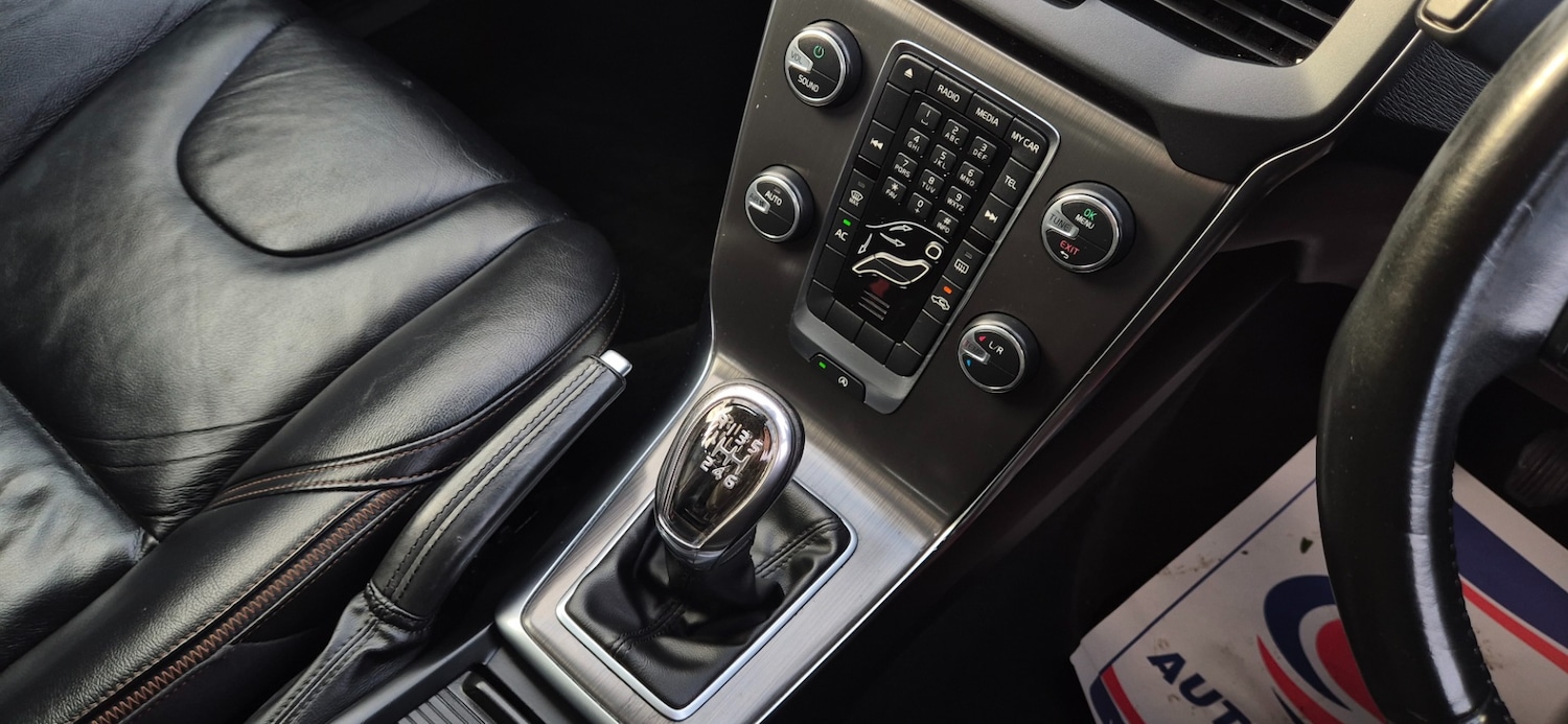 Used Volvo V40 2013 for sale - 76508602: Photo 18