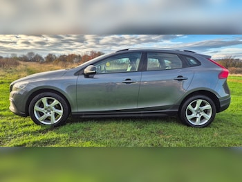 Used Volvo V40 2013 for sale - 76508602: Photo