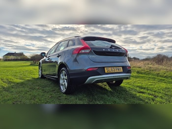 Used Volvo V40 2013 for sale - 76508602: Photo