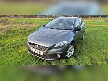 Used Volvo V40 2013 for sale - 76508602: Photo