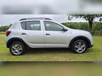 Used Dacia Sandero Stepway 2017 for sale - 76218804: Photo 2