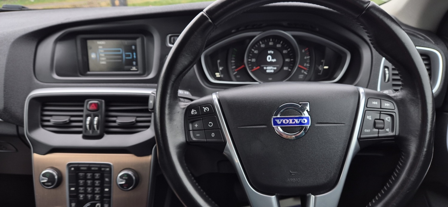 Used Volvo V40 2013 for sale - 78011386: Photo 17