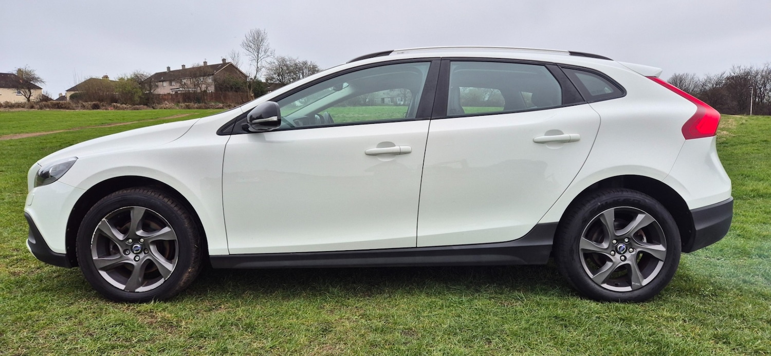 Used Volvo V40 2013 for sale - 78011386: Photo 2