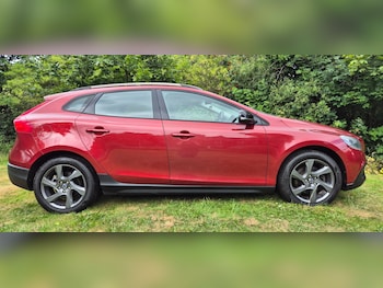 Used Volvo V40 2014 for sale - 79431790: Photo