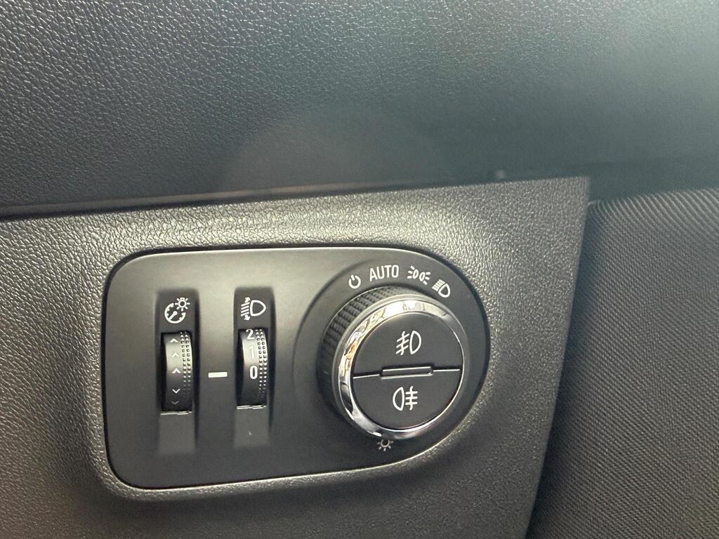 Used Vauxhall Corsa 2015 for sale - 76392395: Photo 6