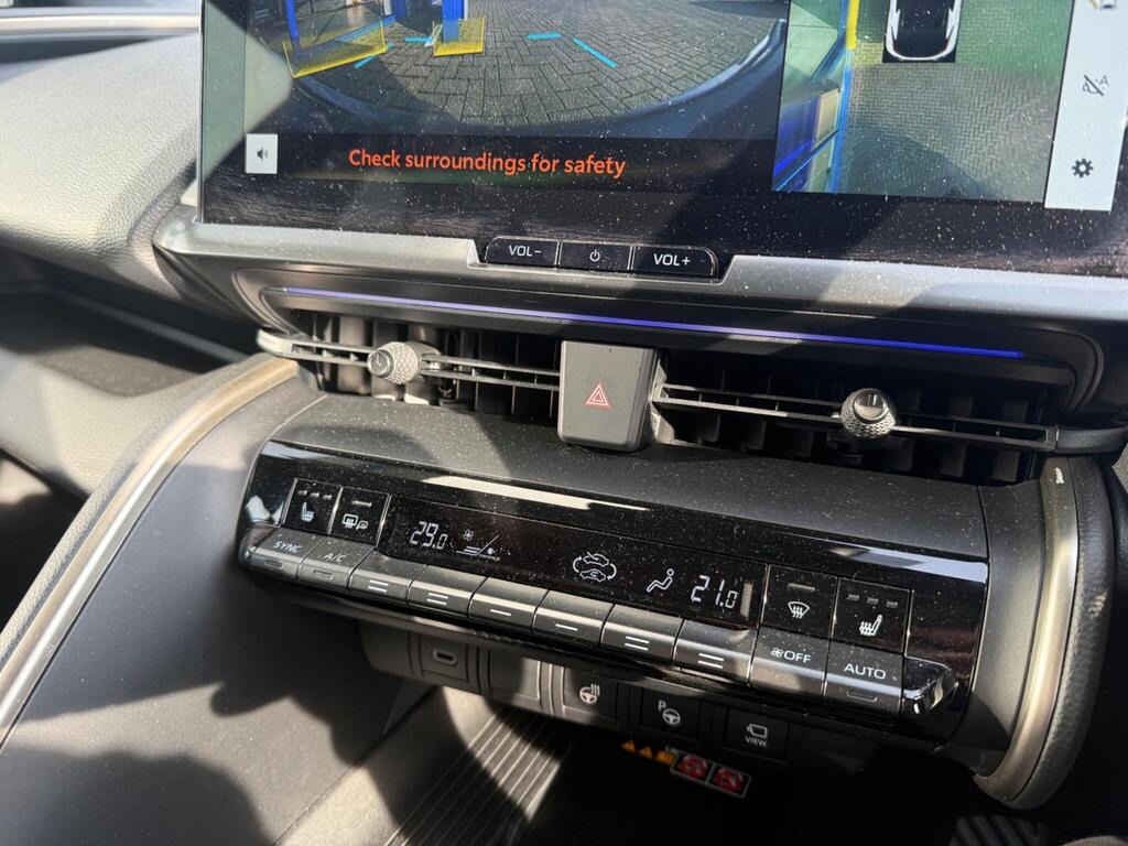 Used Toyota C-HR 2024 for sale - 77963210: Photo 13