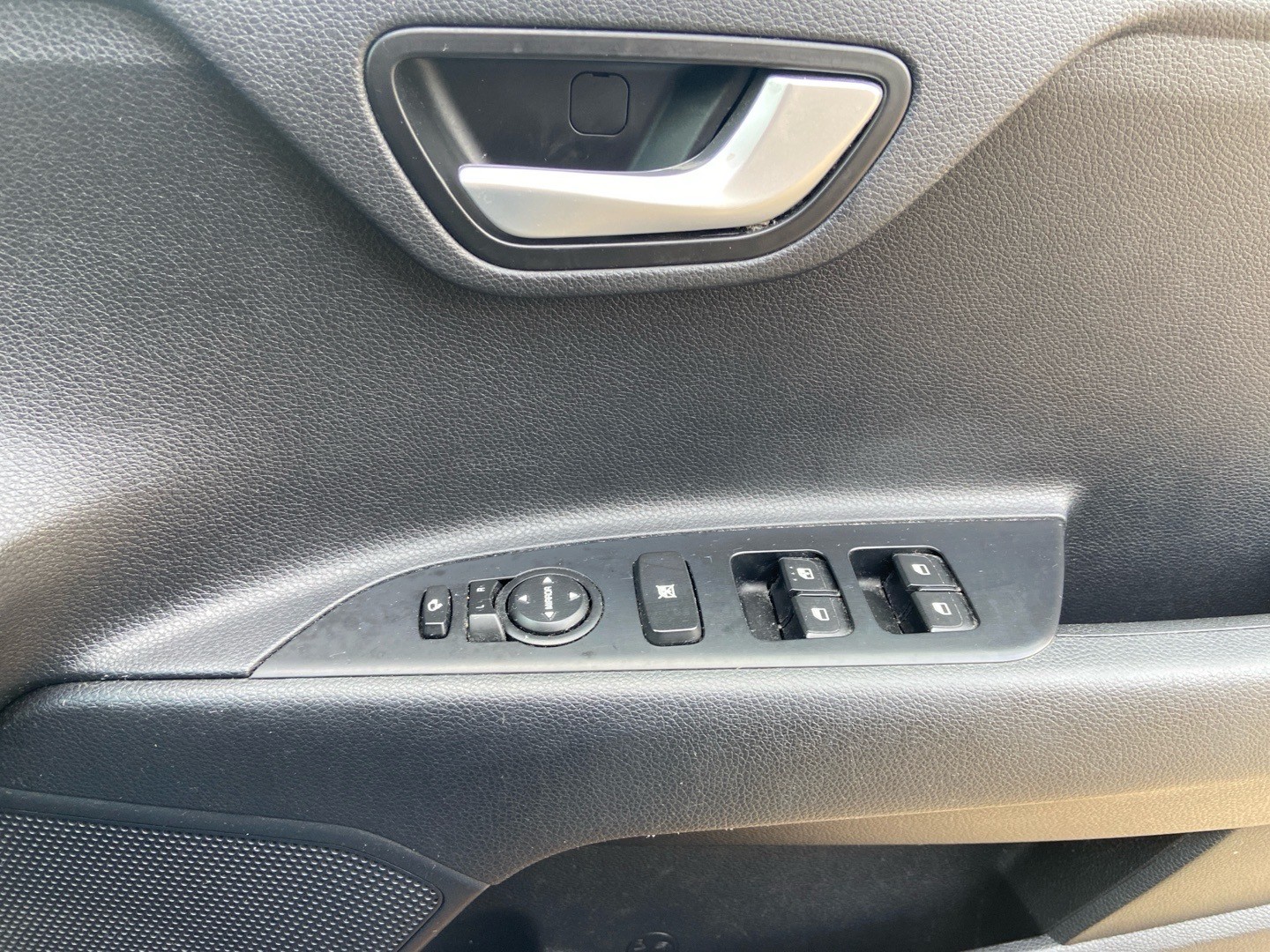 Used Kia Stonic 2018 for sale - 78098239: Photo 24