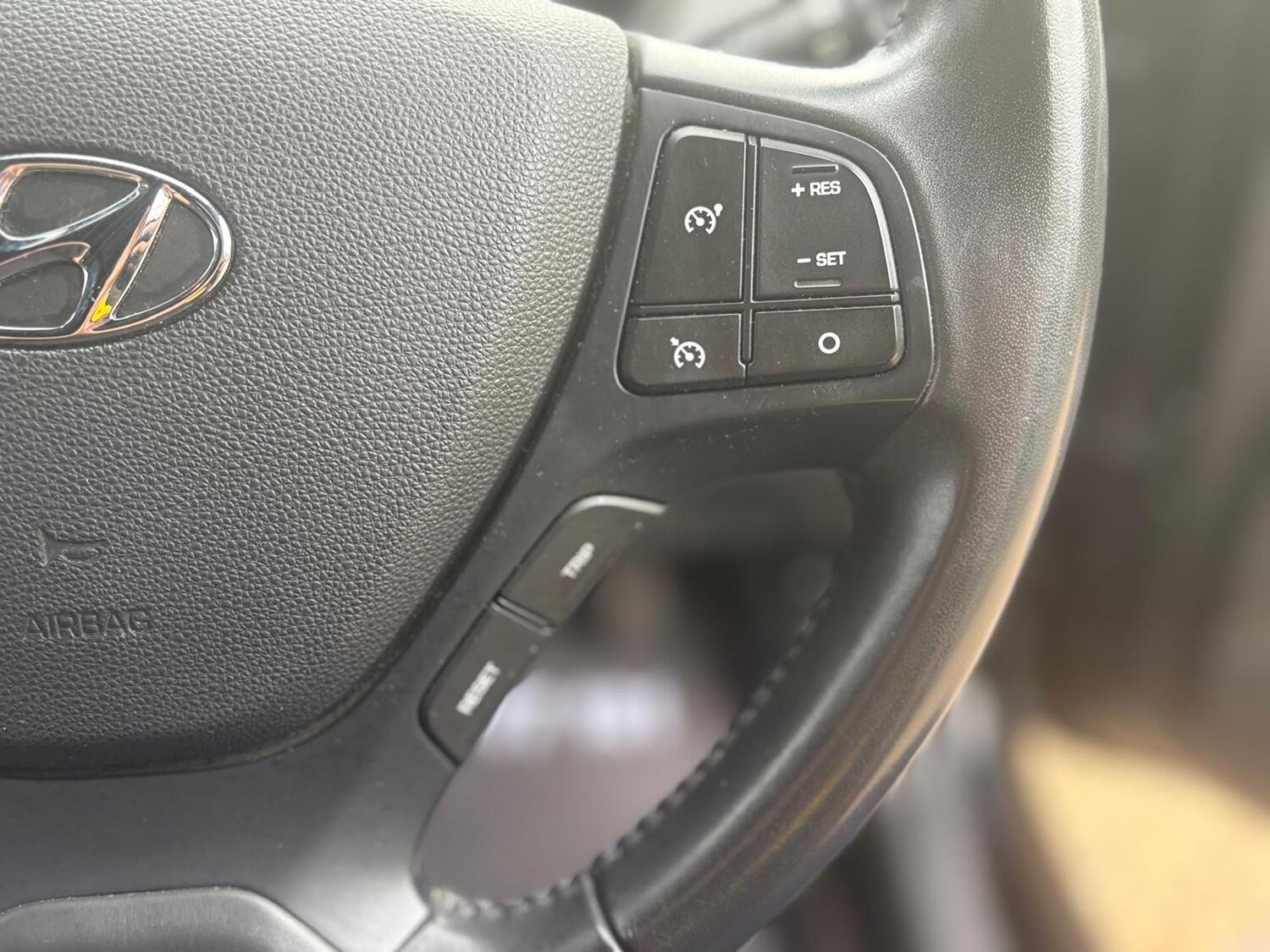 Used Hyundai i10 2018 for sale - 76198305: Photo 32