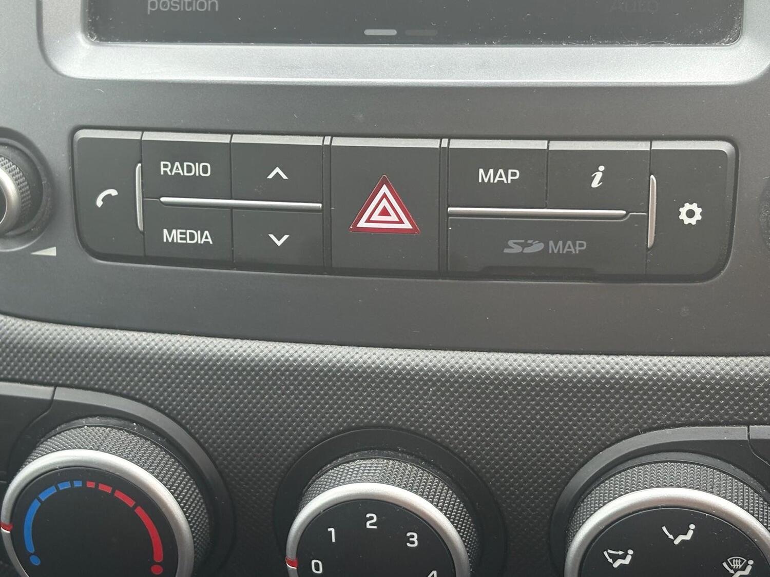 Used Hyundai i10 2018 for sale - 76198305: Photo 39