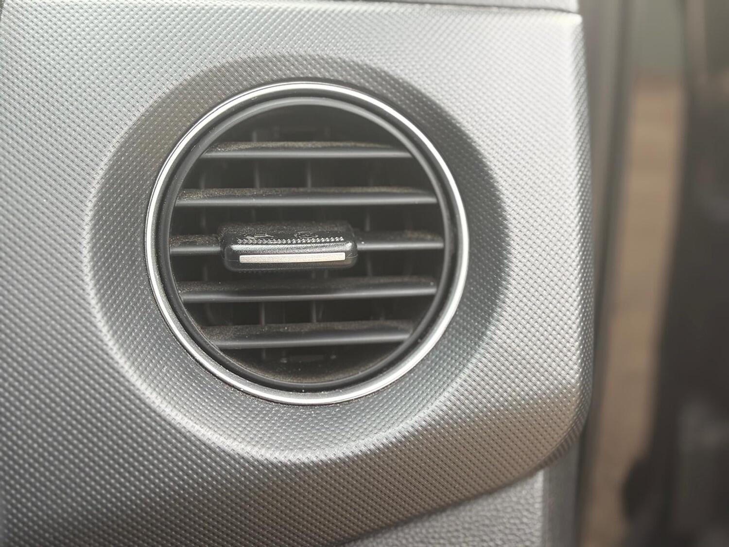 Used Hyundai i10 2018 for sale - 76198305: Photo 42