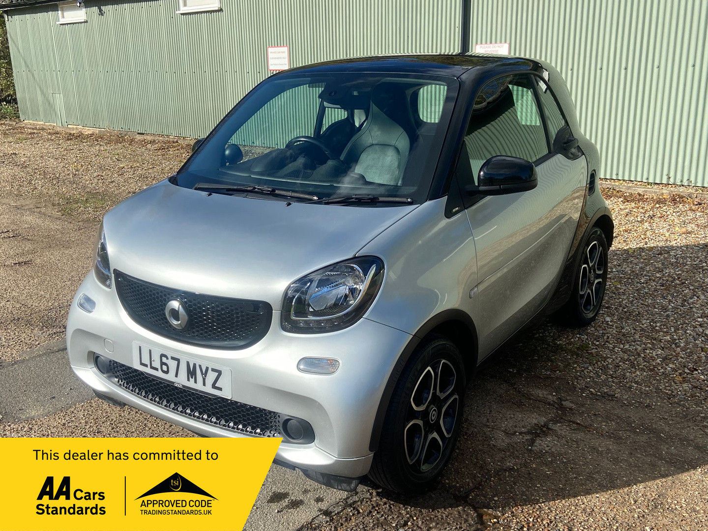 Used smart fortwo 2017 for sale - 76863845: Photo 1