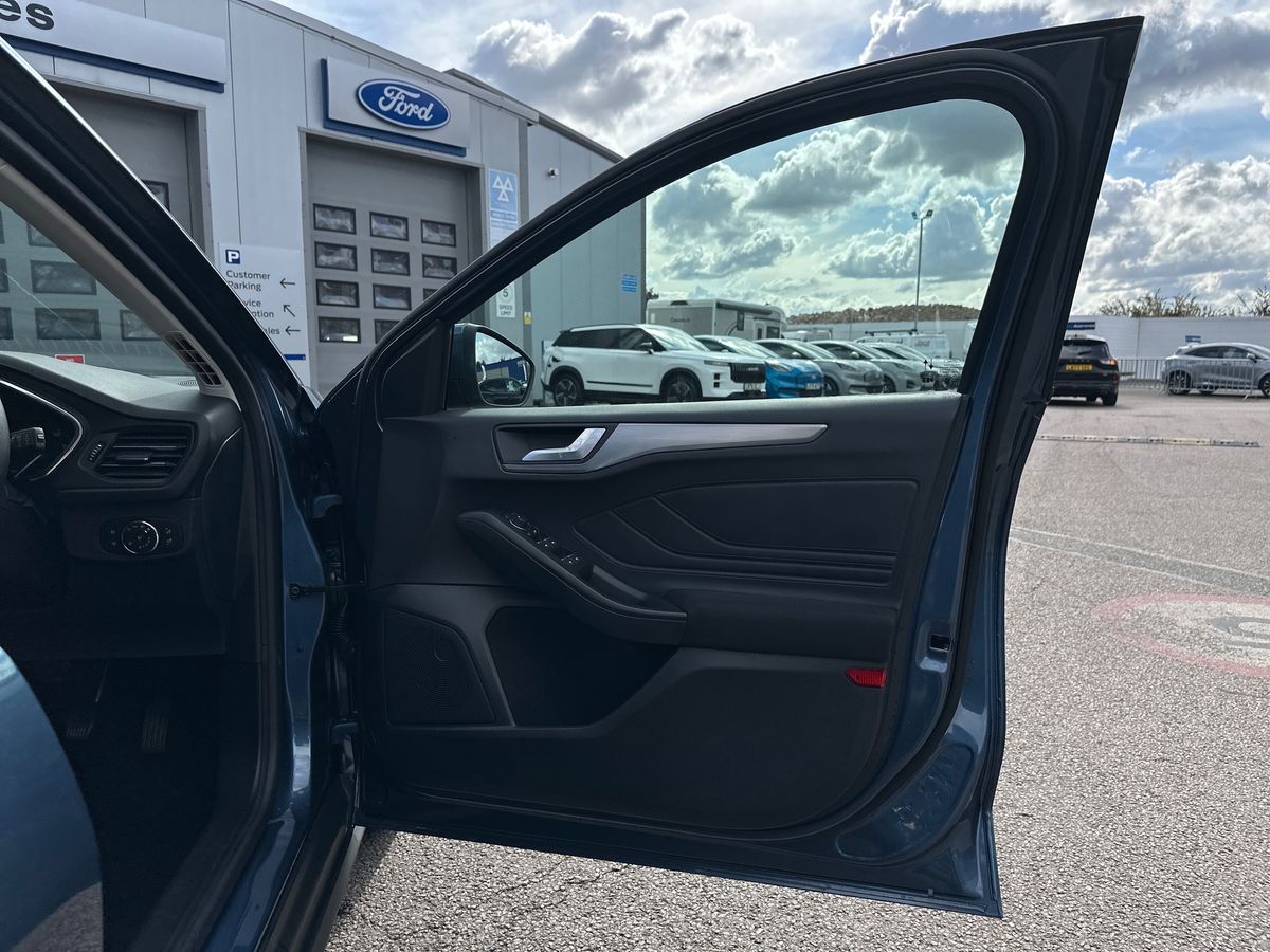 Used Ford Focus 2023 for sale - 76124588: Photo 35