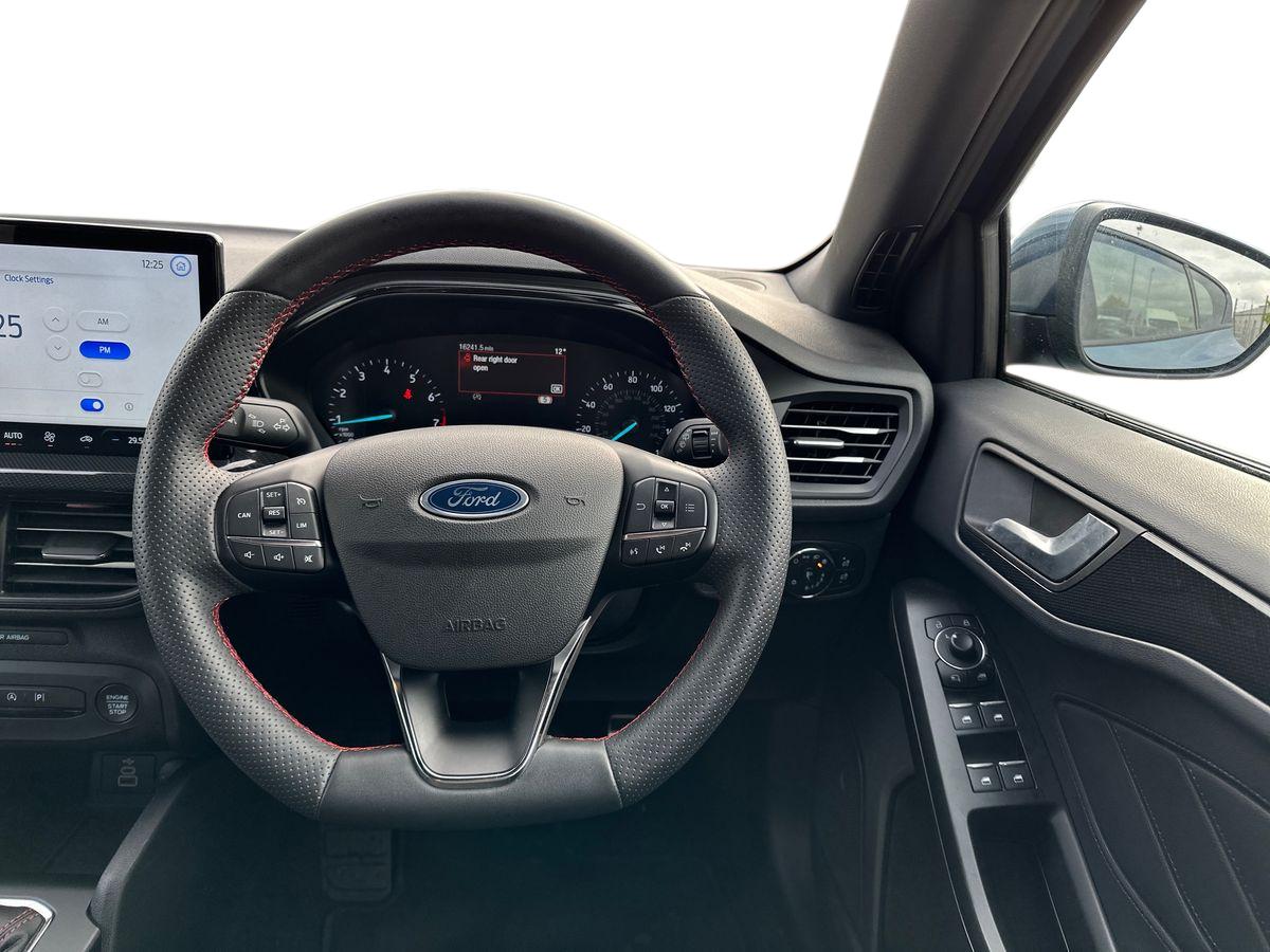 Used Ford Focus 2023 for sale - 76297667: Photo 17