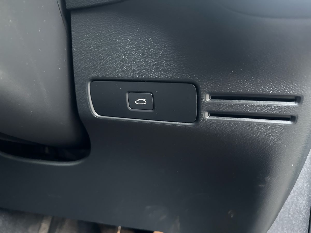 Used Volvo XC40 2025 for sale - 77122567: Photo 23