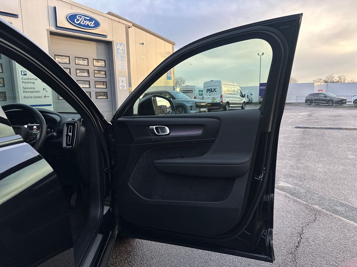 Used Volvo XC40 2025 for sale - 77122567: Photo 35